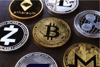 In order to reduce the risk of harm to retail investors caused by cryptocurrency transactions, the Monetary Authority of Singapore (MAS) intends to tighten regulations, proposing to prohibit retail investors from borrowing money, swiping cards to buy cryptocurrencies, and prohibiting businesses from using the cryptocurrencies deposited by retail investors. Lending or staking to generate income. To this end, the Monetary Authority of Singapore issued a consultation paper today (26) on regulatory measures for cryptocurrency services for public comment, with a deadline of December 21, after which it will begin to formulate final guidelines. According to the document, a series of measures proposed by the MAS include: prohibiting retail investors from trading cryptocurrencies through credit, cryptocurrency service providers (exchanges) must implement customer knowledge assessments, and prohibiting the use of customers’ cryptocurrencies for lending or pledge. The MAS stated that given the volatility of cryptocurrency prices, leveraged operations could expose consumers to substantial losses, and therefore proposed these restrictions on cryptocurrency service providers: Credit facilities should not be provided to retail investors to enable these customers to purchase cryptocurrencies;Leveraged cryptocurrency trading should not be conducted with retail investors;Should not accept payment by credit or debit card from retail investors;Incentives such as free tokens (airdrops) or gifts should not be offered to retail investors;Celebrity endorsements are not allowed. It is worth noting that the above restrictions do not apply to high net worth investors. According to the definition of Singapore's Securities and Futures Act, a high net worth investor's net personal assets should exceed S$2 million (of which the net worth of an individual's primary residence is capped at S$1 million), or the net financial assets exceed S$2 million. S$1 million, or income of more than S$300,000 in the past 12 months. Currently, the MAS is considering excluding the value of cryptocurrency holdings from an individual’s net asset value, or setting a cap on the value of cryptocurrency holdings that can count towards the threshold, such as SGD 200,000. The MAS said the move was designed to differentiate between those “retail investors who make most of their money from cryptocurrency speculation” and those who “have a diversified portfolio.” Cryptocurrency exchanges must also manage clients separately from their own assets, introduce risk management mechanisms for all client assets, and disclose listing policies, procedures, and conflicts of interest. At the same time, the Monetary Authority of Singapore also issued another consultation paper on stablecoins , requiring that stablecoins linked to a single currency with a value of more than SGD5 million in circulation must hold an equivalent value of cash, Reserve assets of cash equivalents or short-term sovereign debt securities.