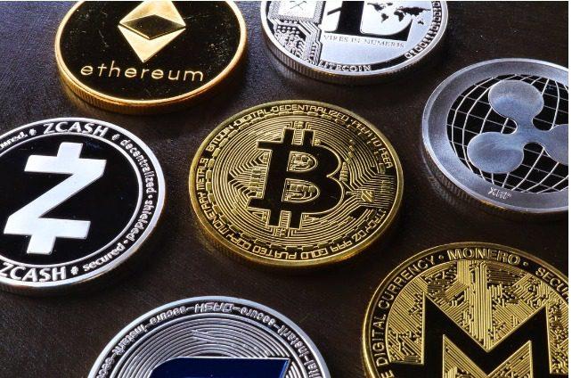 In order to reduce the risk of harm to retail investors caused by cryptocurrency transactions, the Monetary Authority of Singapore (MAS) intends to tighten regulations, proposing to prohibit retail investors from borrowing money, swiping cards to buy cryptocurrencies, and prohibiting businesses from using the cryptocurrencies deposited by retail investors. Lending or staking to generate income. To this end, the Monetary Authority of Singapore issued a consultation paper today (26) on regulatory measures for cryptocurrency services for public comment, with a deadline of December 21, after which it will begin to formulate final guidelines. According to the document, a series of measures proposed by the MAS include: prohibiting retail investors from trading cryptocurrencies through credit, cryptocurrency service providers (exchanges) must implement customer knowledge assessments, and prohibiting the use of customers’ cryptocurrencies for lending or pledge. The MAS stated that given the volatility of cryptocurrency prices, leveraged operations could expose consumers to substantial losses, and therefore proposed these restrictions on cryptocurrency service providers: Credit facilities should not be provided to retail investors to enable these customers to purchase cryptocurrencies;Leveraged cryptocurrency trading should not be conducted with retail investors;Should not accept payment by credit or debit card from retail investors;Incentives such as free tokens (airdrops) or gifts should not be offered to retail investors;Celebrity endorsements are not allowed. It is worth noting that the above restrictions do not apply to high net worth investors. According to the definition of Singapore's Securities and Futures Act, a high net worth investor's net personal assets should exceed S$2 million (of which the net worth of an individual's primary residence is capped at S$1 million), or the net financial assets exceed S$2 million. S$1 million, or income of more than S$300,000 in the past 12 months. Currently, the MAS is considering excluding the value of cryptocurrency holdings from an individual’s net asset value, or setting a cap on the value of cryptocurrency holdings that can count towards the threshold, such as SGD 200,000. The MAS said the move was designed to differentiate between those “retail investors who make most of their money from cryptocurrency speculation” and those who “have a diversified portfolio.” Cryptocurrency exchanges must also manage clients separately from their own assets, introduce risk management mechanisms for all client assets, and disclose listing policies, procedures, and conflicts of interest. At the same time, the Monetary Authority of Singapore also issued another consultation paper on stablecoins , requiring that stablecoins linked to a single currency with a value of more than SGD5 million in circulation must hold an equivalent value of cash, Reserve assets of cash equivalents or short-term sovereign debt securities.