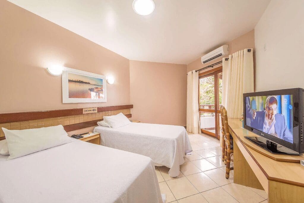 Standard Room with Queen Bed and Single Bed Non
