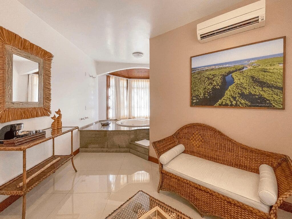 Suite with King Bed and Balcony with Bathtub Non