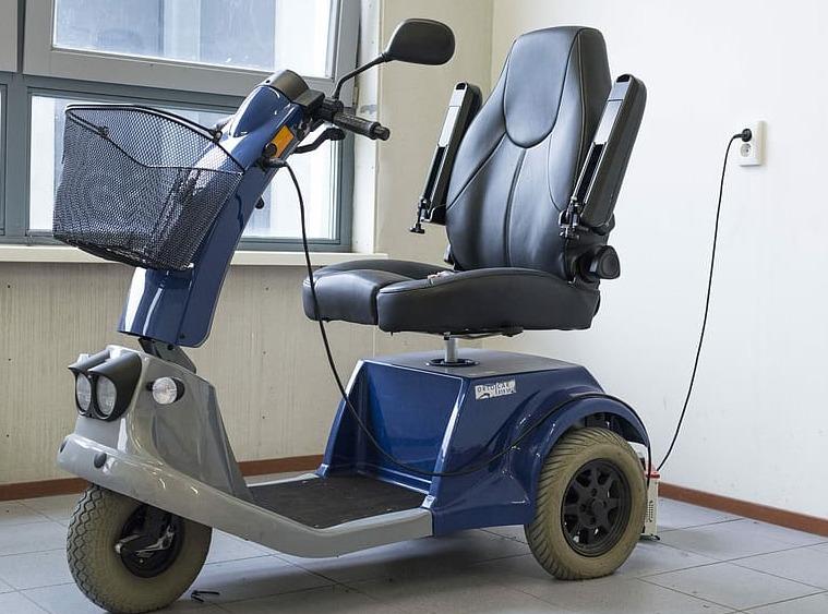 3. Electric Lift Chair for Elderly or Mobility Assistance