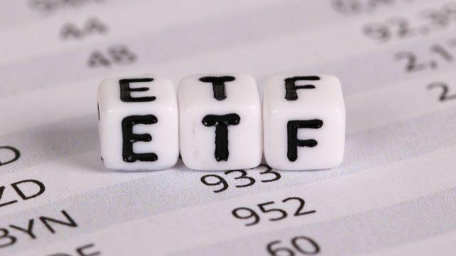 BlackRock's Bitcoin ETF Climbs to Top Rankings Despite Trading Handicap