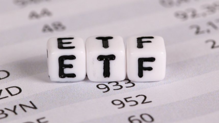 BlackRock's Bitcoin ETF Climbs to Top Rankings Despite Trading Handicap