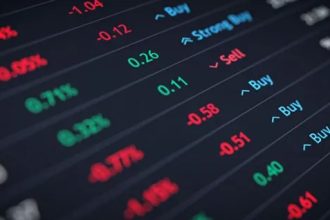Pro-XRP Lawyer Questions Cryptocurrency's Performance Amidst Price Speculation