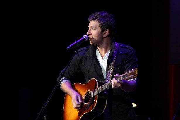 who is brett eldredge wife ?