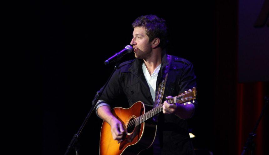 who is brett eldredge wife ?