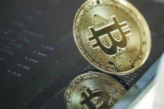 US Bitcoin Reserve in Q1 2025? Crypto Community Mobilizes Amid Selloff News