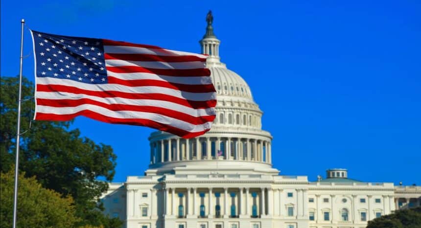 US Regulator Warns Banks on Crypto Risks, No Full Ban
