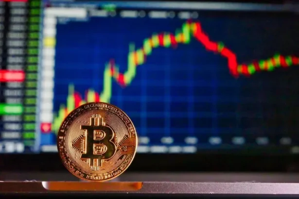 Bitcoin Closes Record Weekly Candle at $106,516 as Market Volatility Surges