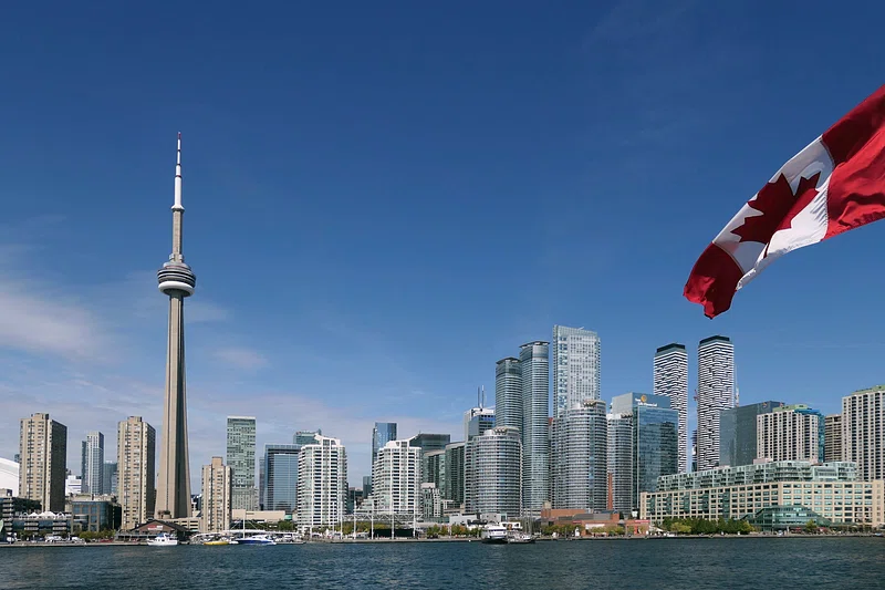 17 Best High Yield Savings Accounts in Canada (2025) – Compare Top Rates