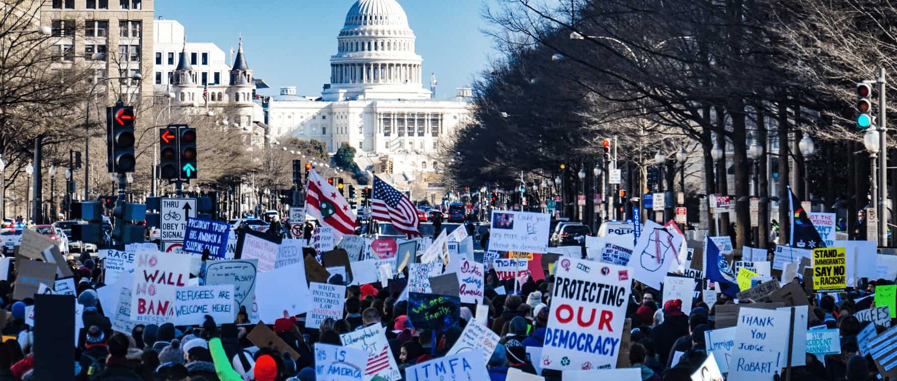 1.LA protests continue despite Trump warning