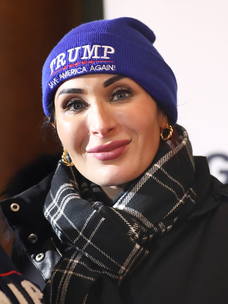 About laura loomer