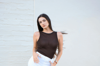 What Colors Go With Beige Trousers? – Stylish Outfit Ideas for Men & Women