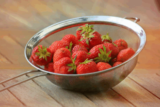 10 Best Way To Clean Strawberries – Simple & Safe Methods