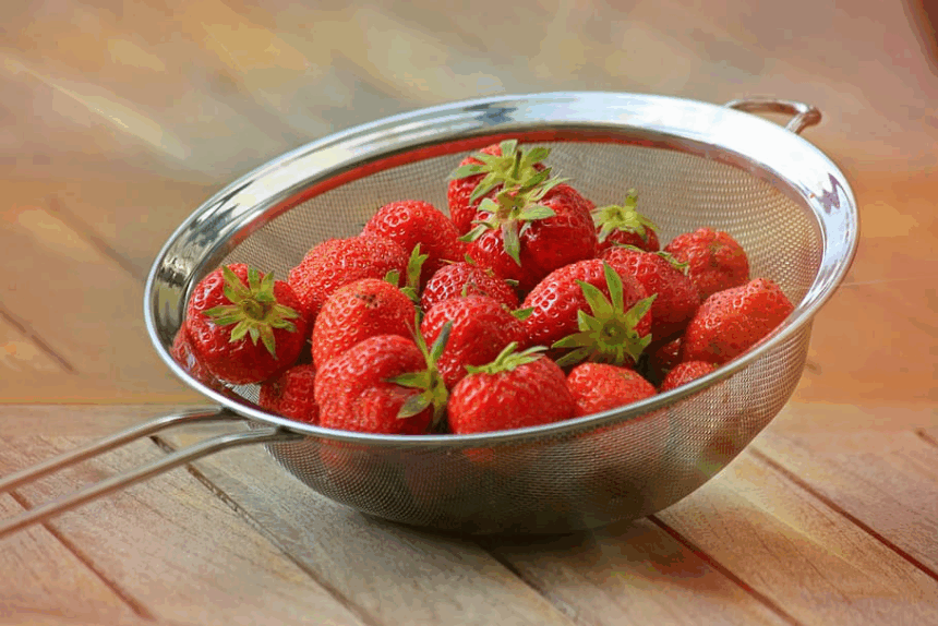 10 Best Way To Clean Strawberries – Simple & Safe Methods