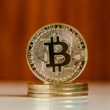 Bitcoin vs Gold: Which Is the Better Investment?