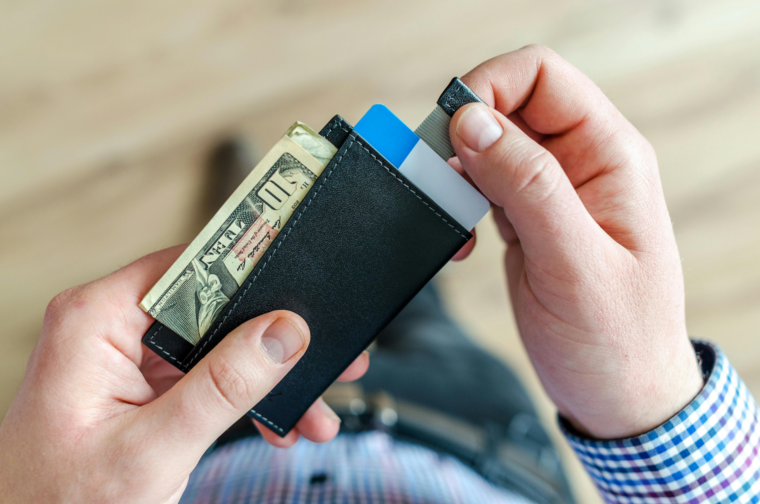 10 Top Credit Card Mistakes That Hurt Financial Health 23 Indulging Lifestyle Spending with Credit Cards