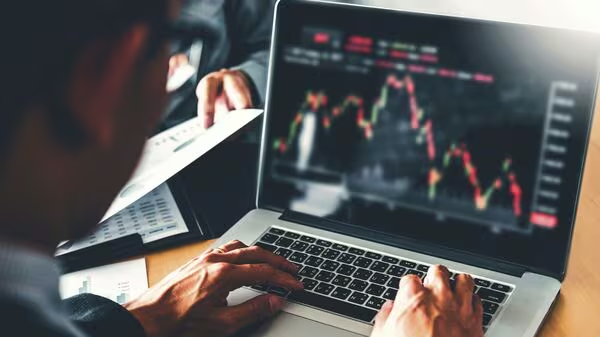 10 Smart Ways Brokers Are Adapting To AI Traders