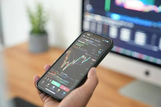 10 Prop Firms With No Time Limit & No Trading Days